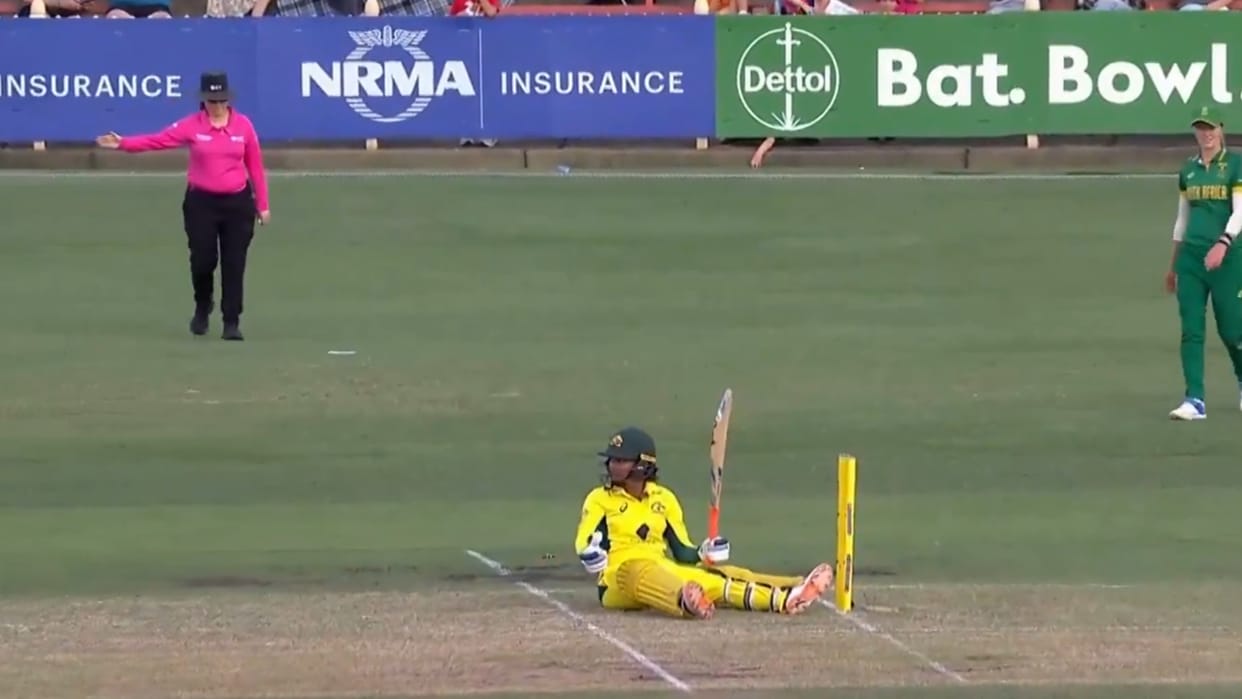 Australia Alana King got hit wicket after hitting a six umpire did not give out video goes viral