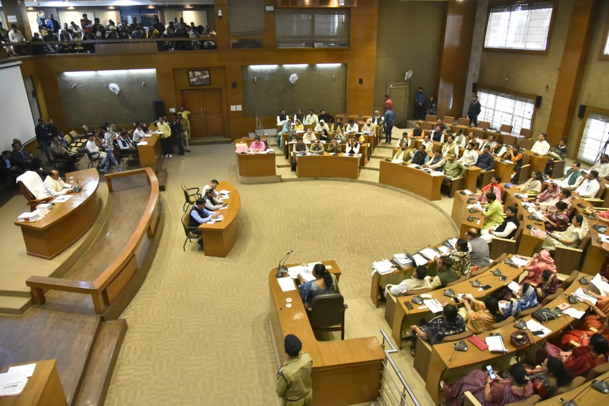 MP News: Bhopal Municipal Corporation's interim budget of Rs 808 crore presented, huge uproar over stray dogs