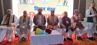 Floor Test: सम्राट चौधरी का दावा- भाजपा के सभी विधायक पहुंचे बोधगया, हमलोग एकजुट; फ्लोर टेस्ट पास करेगी एनडीए Floor Test: Samrat Chaudhary's claim - All BJP MLAs reached Bodh Gaya, those who were not seen are coming.