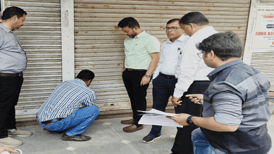 firecracker shop sealed in Bilaspur under leadership of Deputy Collector Shivkumar Kanwar