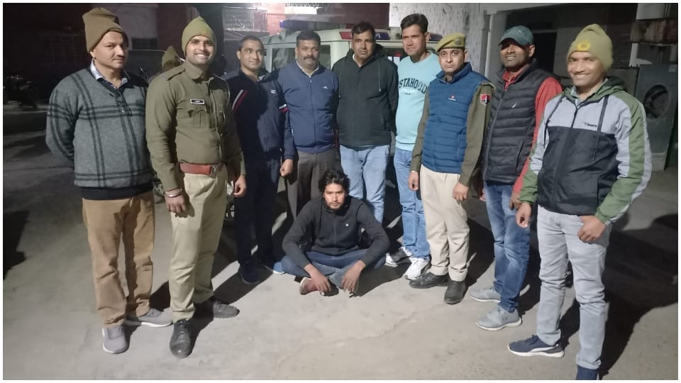 पुलिस गिरफ्त में डकैत बंटू उर्फ गजेंद्र गुर्जर।