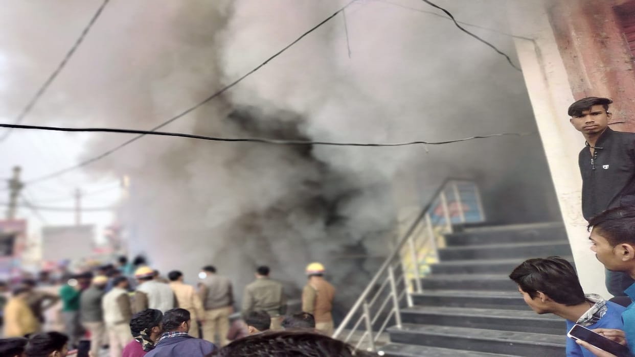 Fire breaks out in electronic showroom on mini bypass in Bareilly