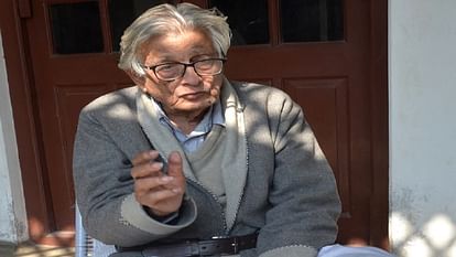 Irfan Habib said surprising to teach Manusmriti and Arthashastra in a country where there are Upanishads