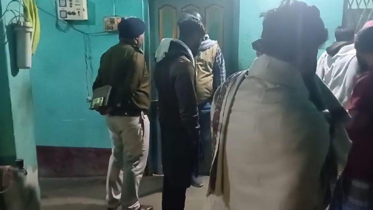 Jamui: Dead bodies of mother and son found in a closed room, panic in the area; Murder or suicide