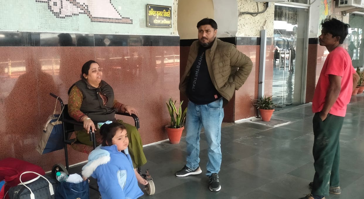 Woman fell from escalator in hurry to change platform, husband and three year old daughter also fell and got i