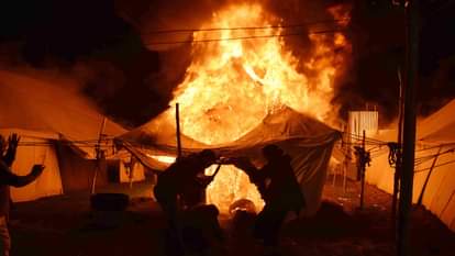 माघ मेले में किन्नर अखाड़े के शिविर में लगी आग।