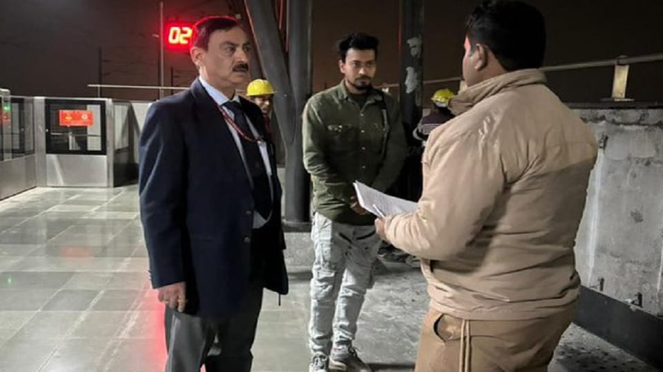 DMRC MD Vikas Kumar inspected Pink Line stations