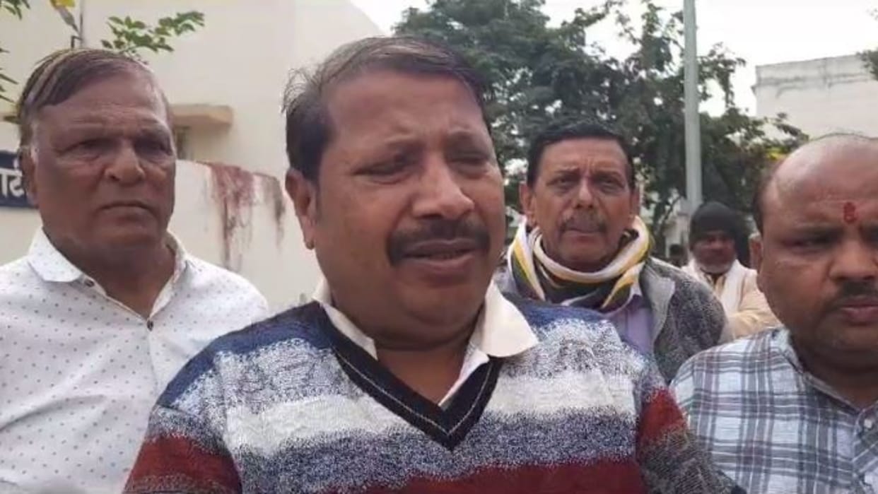 Khandwa Raman Bhai who was going to see Ramlala got attacked in special train