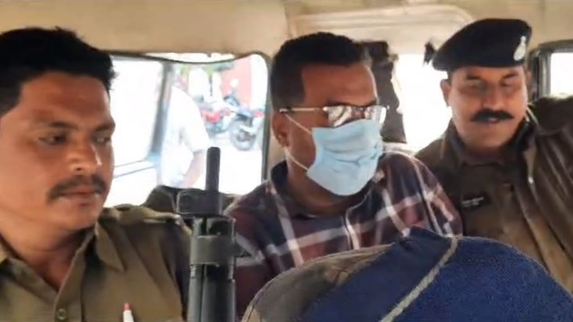 सुपरवाइजर गिरफ्तार