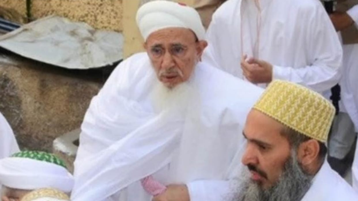 Religious leader Mufaddal Saifuddin Says Bohra community Stay away from wrongdoing serve humanity