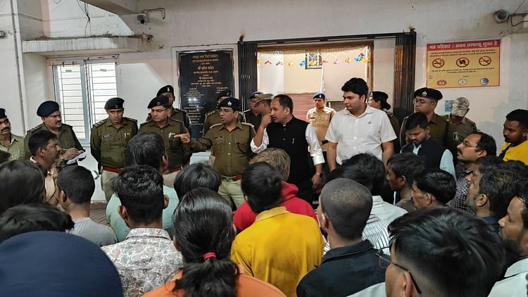 एक्शन मोड में रायपुर पुलिस: गुंडा-बदमाशों की परेड लगाकर दी चेतावनी, बदमाशों की माफी सूची की जा रही तैयार