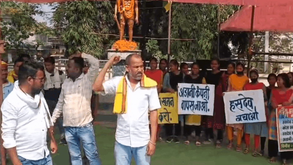 शव यात्रा निकाली
