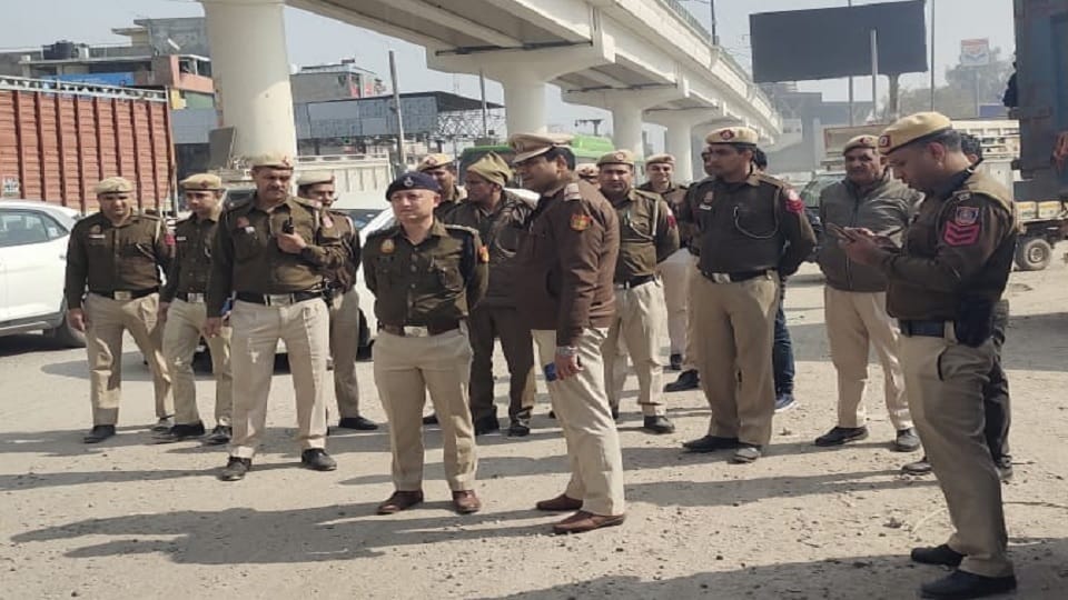 Sound of farmers movement, Delhi Police increased vigil on Tikri border, DCP took stock of arrangements