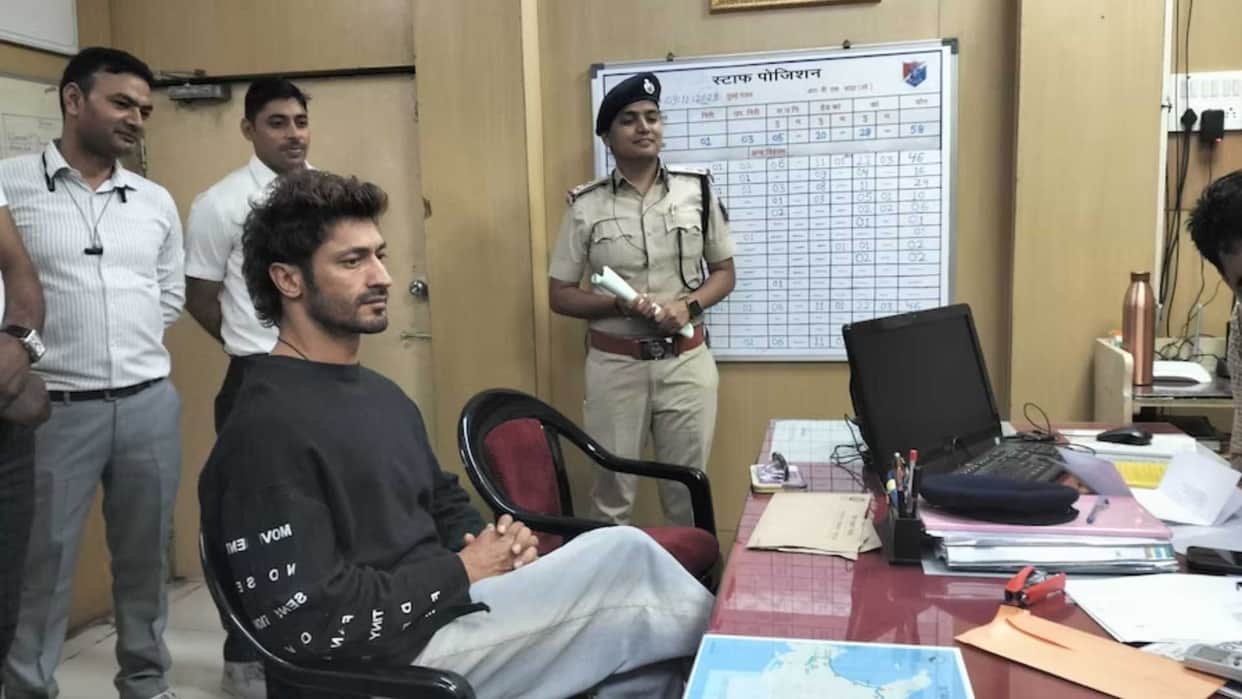 Vidyut Jammwal in trouble before the release of Crakk Jeetegaa Toh Jiyegaa detained by RPF officers