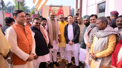 Ayodhya Ram Mandir News: UP CM Yogi Cabinet Left For Ram Lalla Darshan Today, Convoy Left In Luxury Buses