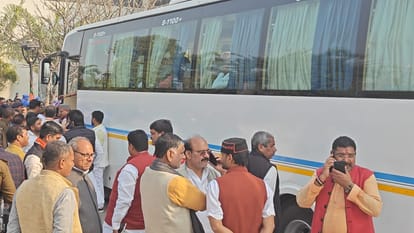 Bihar News: BJP MLAs banned from going out of hotel; Floor test in assembly, politics of Bihar
