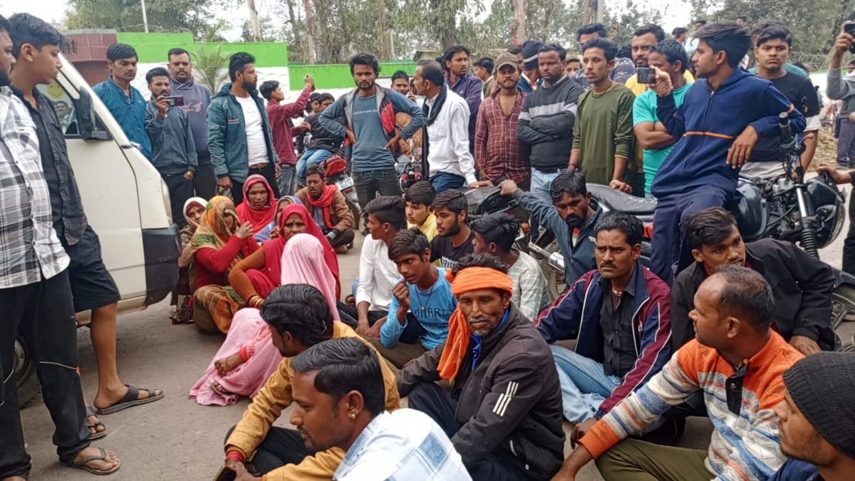 Damoh News: Two year old innocent died due to car collision, family members protested