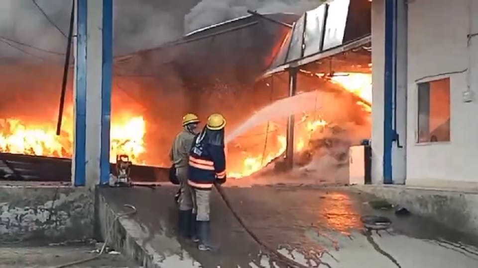 Fire breaks out in factory warehouse in Bhorgarh area of Delhi