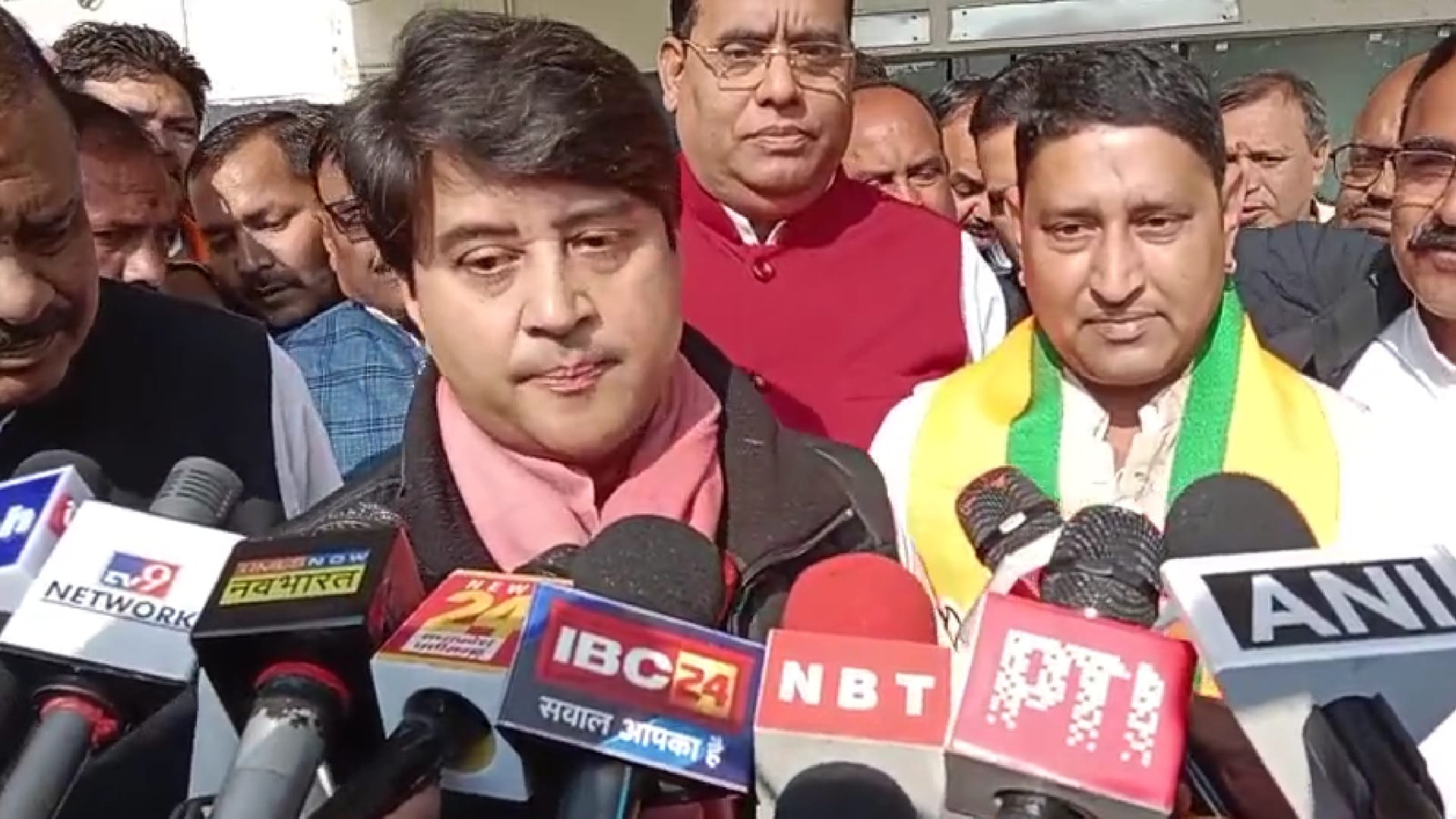 ग्वालियर में ज्योतिरादित्य सिंधिया ने अजय पाल यादव की भाजपा में वापसी कराई।