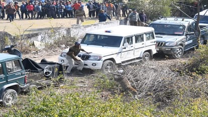 Three including two forest workers injured in leopard attack in Rajarani Vihar haldwani