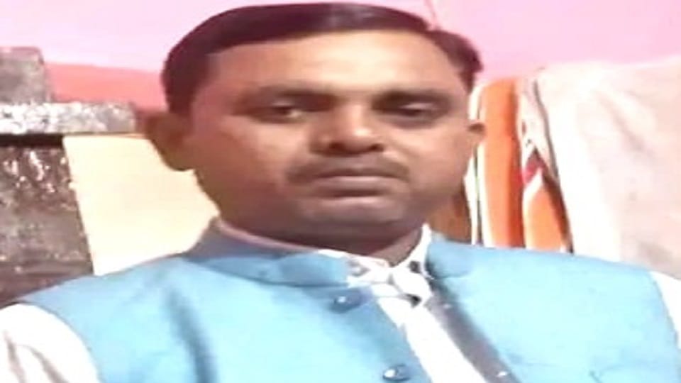Nagar Panchayat worker dies after being hit by Chhapra Express