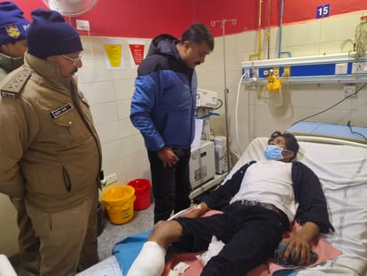 Dehradun Police encounter with rewarded criminals during vehicle checking in Jolly Grant shot in cross firing