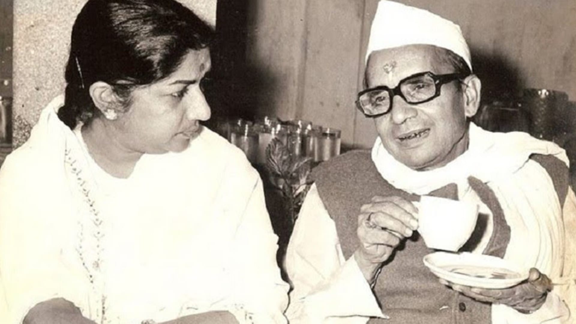 Interesting anecdotes about writer and poet Narendra sharma lata Mangeshkar Mahabharat dilip kumar jehangirpur