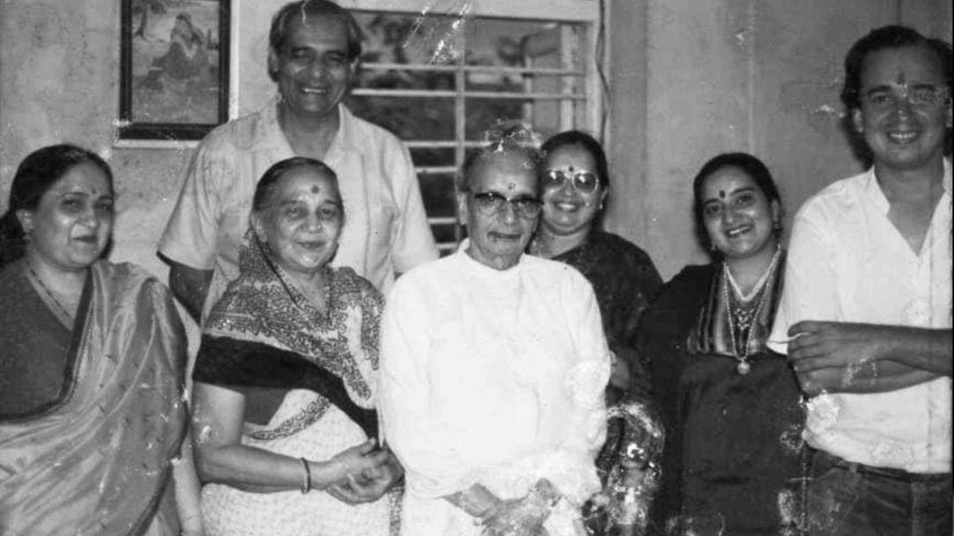 Interesting anecdotes about writer and poet Narendra sharma lata Mangeshkar Mahabharat dilip kumar jehangirpur