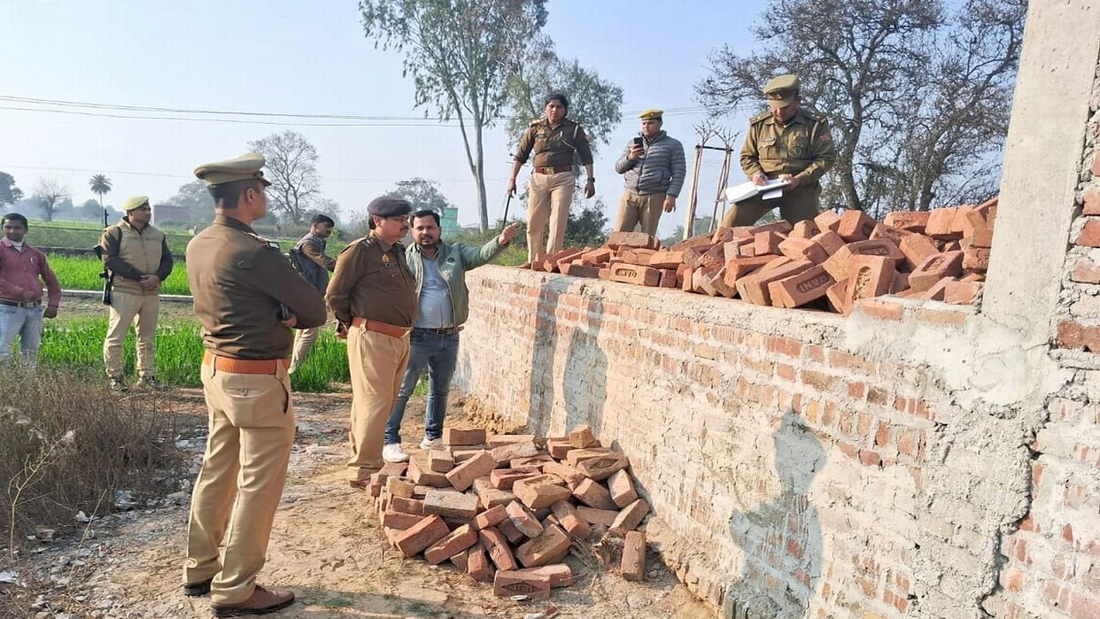 young man found dead in a house under construction in budaun