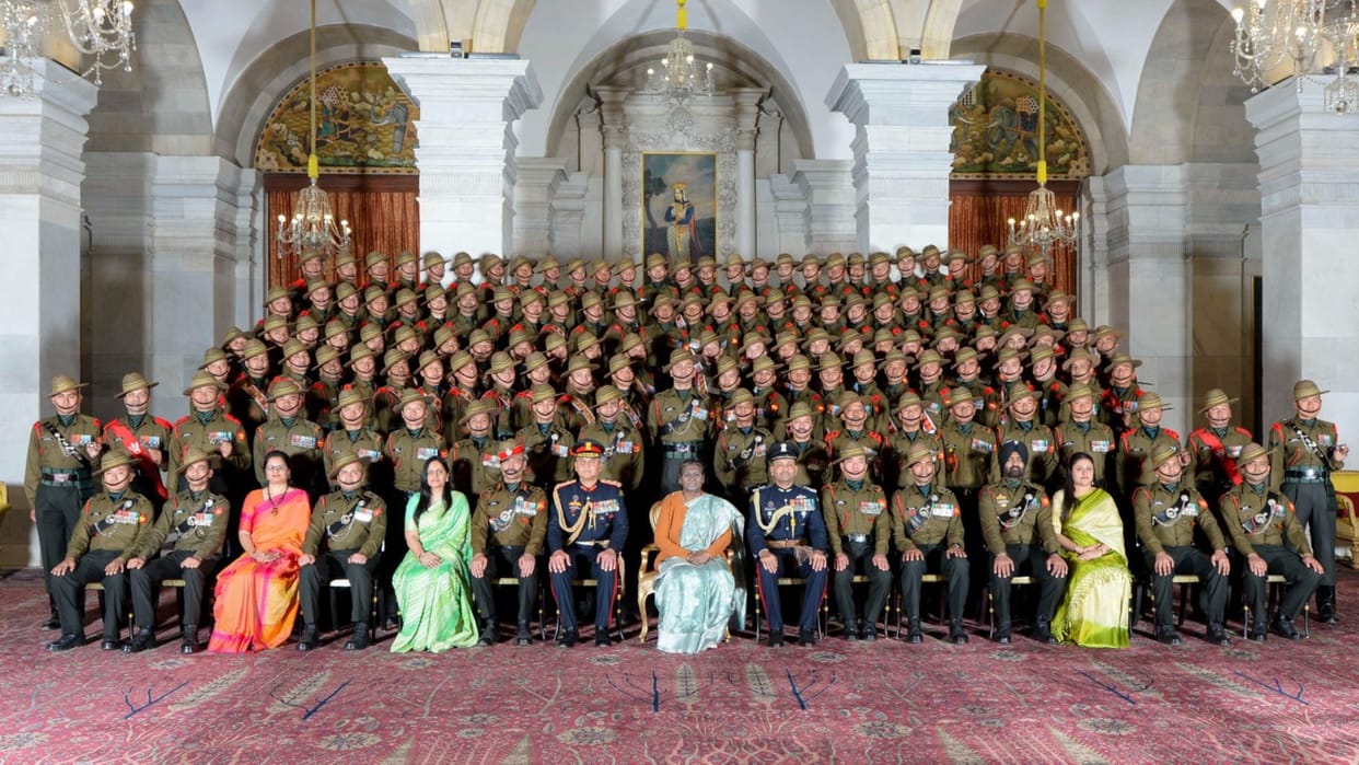 President Draupadi Murmu witnesses ceremonial change over of Army Guard Battalion at Rashtrapati Bhavan