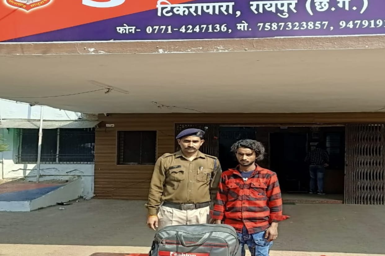 Raipur: Was looking for a customer to sell ganja,police arrested accused
