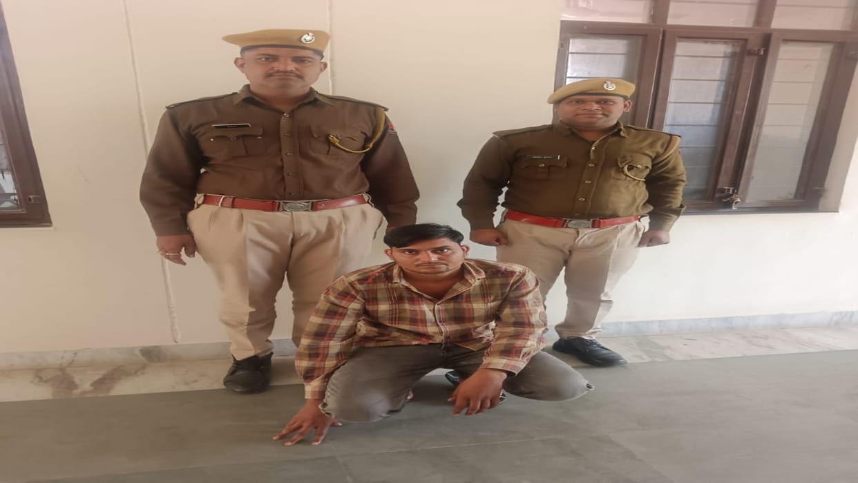 Rajasthan News: Lover absconded with gold chain, caught by police, took him to hotel and raped him