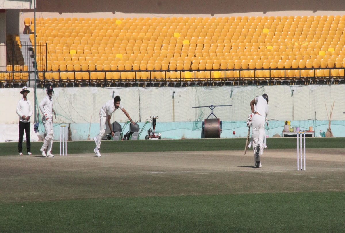 Ranji match: Himachal needs 296 runs to win over Delhi