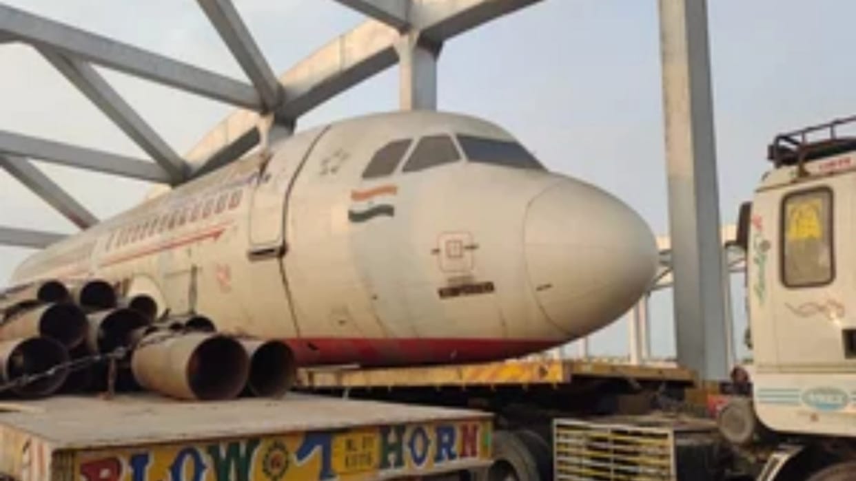 Rumors spread about crash of a flight going from Delhi to Patna, plane got stuck on overbridge in Aurangabad