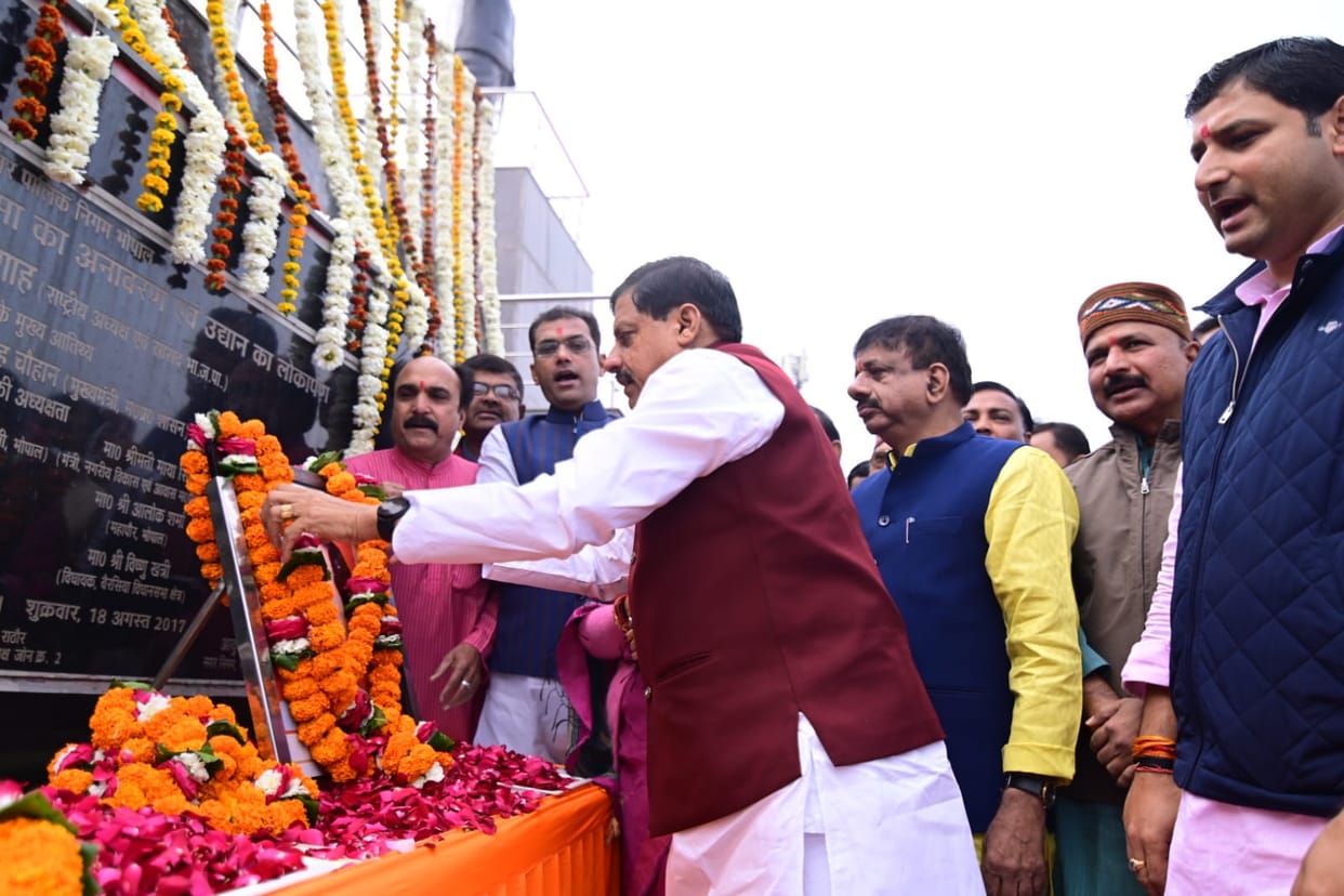 MP News: CM Yadav paid tribute to Pt. Deendayal on his death anniversary, said - hoist the flag of Indian cult