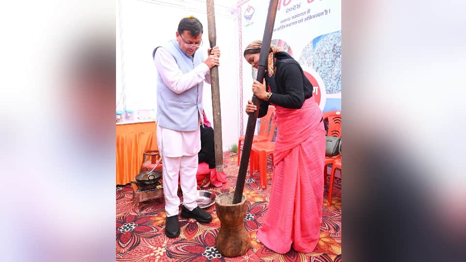 Uttarakhand CM Dhami in a different style Play Khadi Holi making Khatai with women Photos