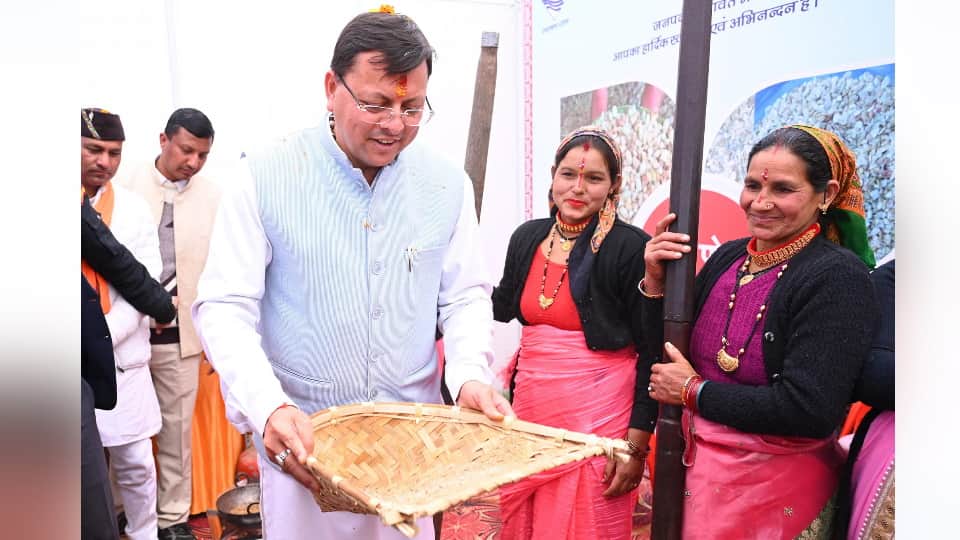 Uttarakhand CM Dhami in a different style Play Khadi Holi making Khatai with women Photos