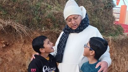 गांव चलो अभियान: चंपावत में मॉर्निंग वॉक पर निकले सीएम धामी, अलग अंदाज में आए नजर, लोगों से लिया काम का फीडबैक Uttarakhand BJP Gaon Chalo Abhiyan CM Dhami doing Morning walk in champawat and Get Public Feedback