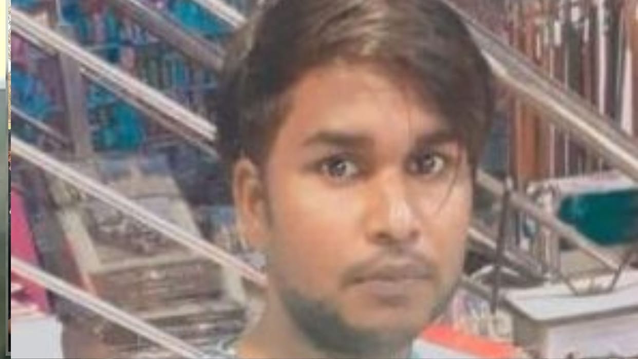 Jacket stuck in truck, young man dragged for 100 meters, dies