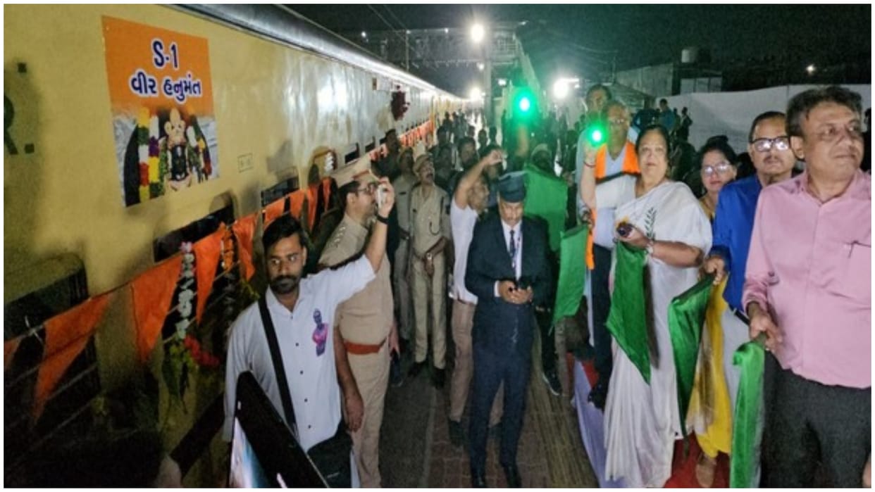 Stones pelted at Ayodhya-bound Aastha Special train in Maharashtra, none hurt