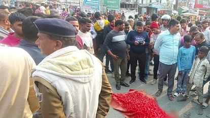 Aurangabad: Speeding hyva truck hits bike; Wife died, husband injured