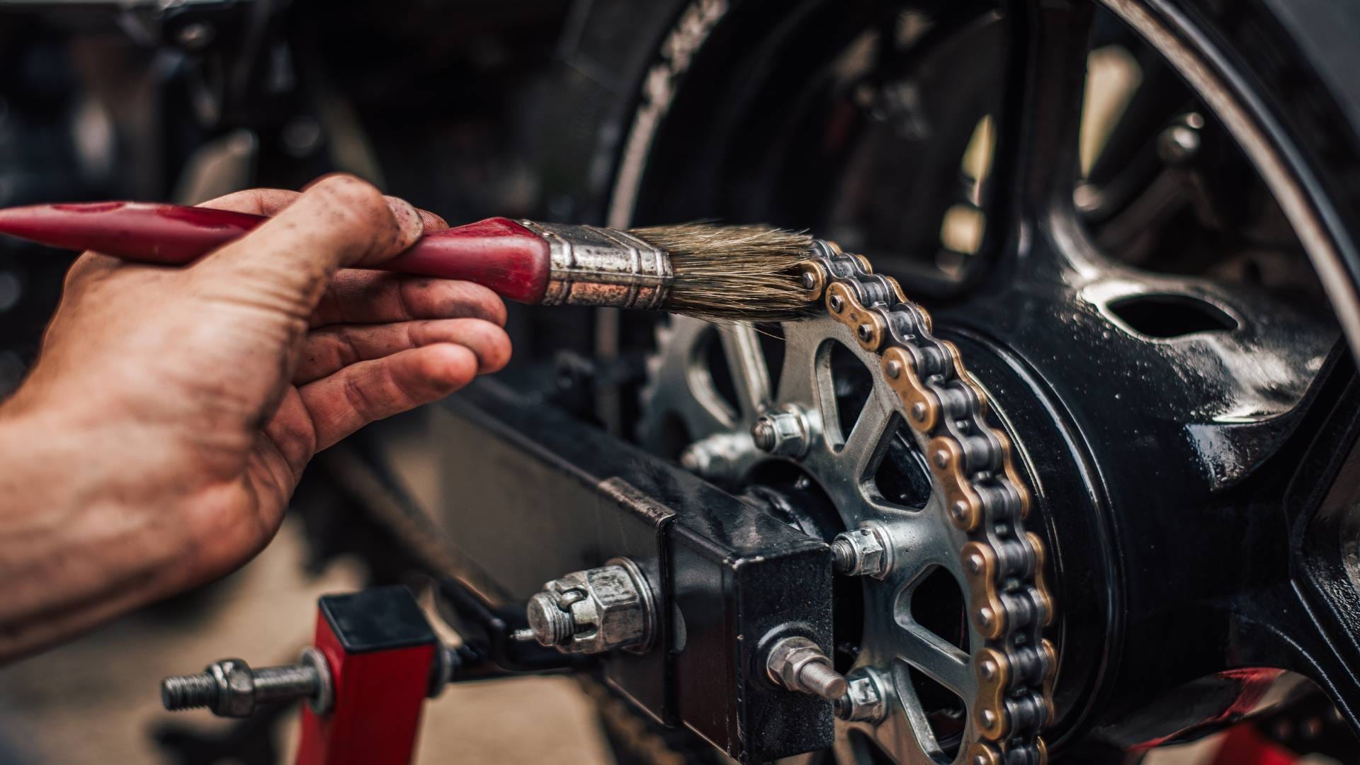 Bike Tips: How to Clean Bike Chain follow these steps