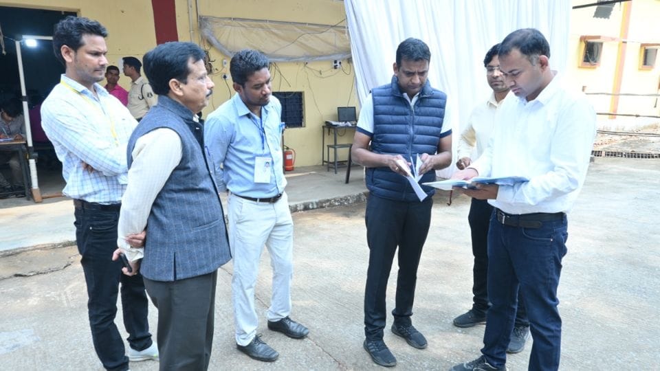FLC Observer appointed by Election Commission of India took stock of EVM machines in Gariaband