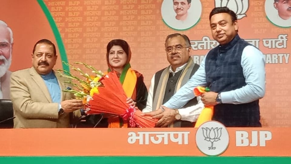 Former MLC and NC leader Dr Shahnaz Ganai joins BJP in New Delhi