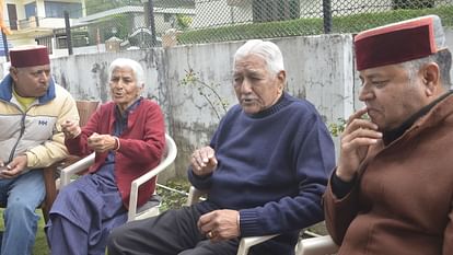 कतर से रिहा हुए कैप्टन सौरभ: फोन पर बेटे की आवाज सुनते ही छलके पिता के आंसू, बोले- मेरी चौखट पर आए ‘मेरे राम’ Dehradun Captain Saurabh Vashisht Released from Qatar Jail Father Crying to hear Voice of his son