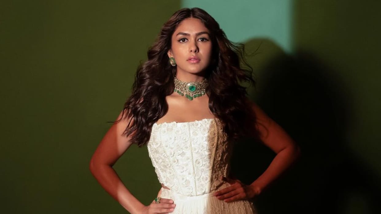 Mrunal Thakur avoids brands spend only 2000 on clothes family actress big revelation in limelight