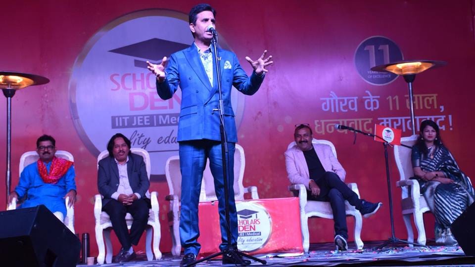 Kumar Vishwas in Moradabad: A lot of fun in Kavi Sammelan, youth excited