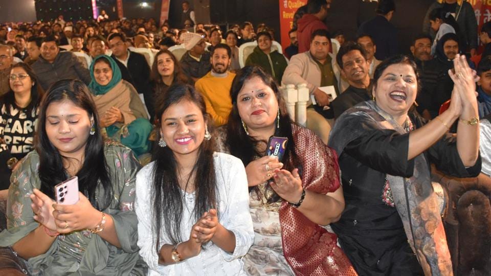 Kumar Vishwas in Moradabad: A lot of fun in Kavi Sammelan, youth excited