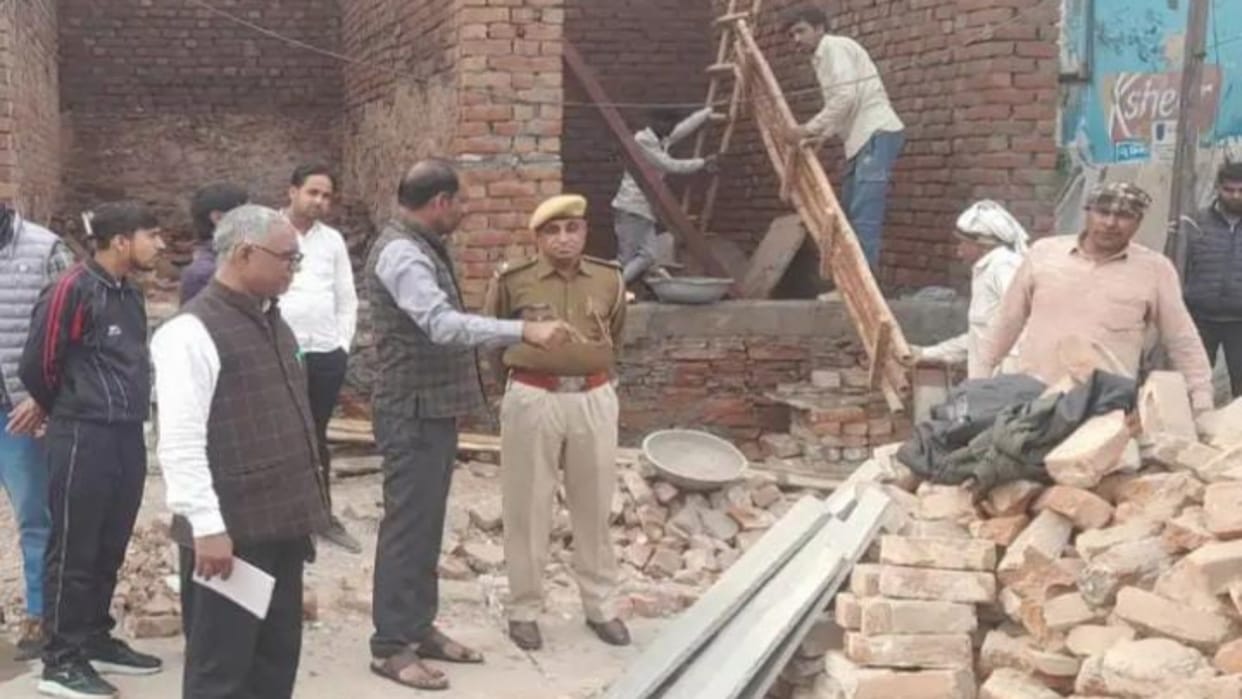 Jhunjhunu News Encroachment removed from outside shop in Singhana