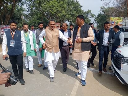 Gram Parikrma Yatra: मुजफ्फरनगर में मंच से बोले CM योगी-पहले प्रदेश में होते थे दंगे, अब दंगामुक्त माहौल BJP village parikrama statrts from Shuktirtha today: Party president JP Nadda and CM Yogi Adityanath address p